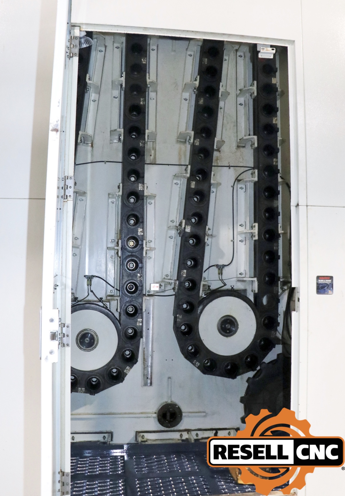 miha ページ Kitamura MyCenter 2X VMC, 1994- Fanuc, Cat 40 - Revelation Machinery