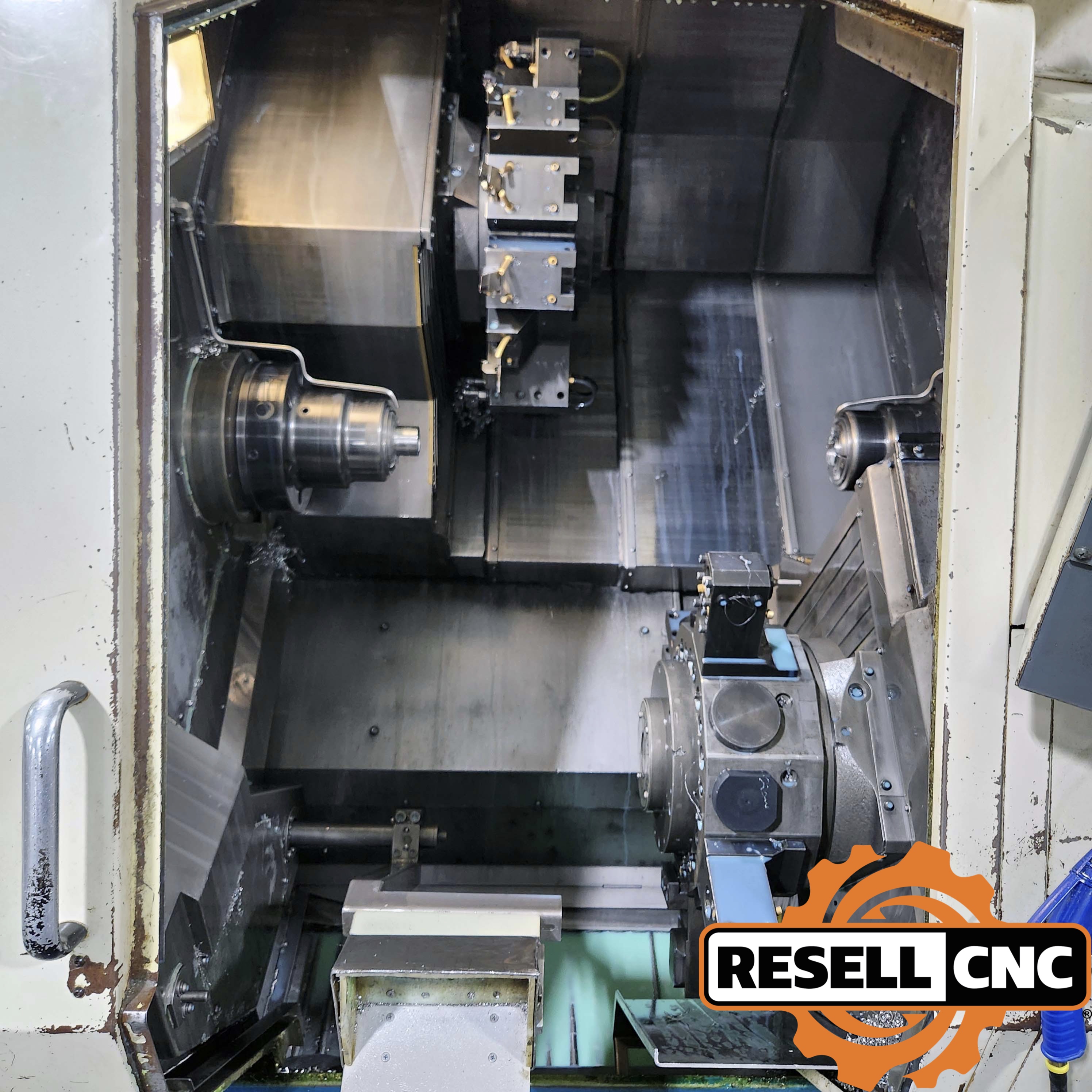 OKUMA 四つ折りフロアマット Gray&White Okuma LT-10M CNC Lathes | Used CNC - Resell CNC